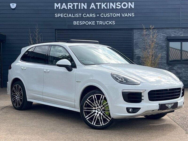 White Used 2017 Porsche Cayenne S E-Hybrid SUV | £28,450 - Image 1/4