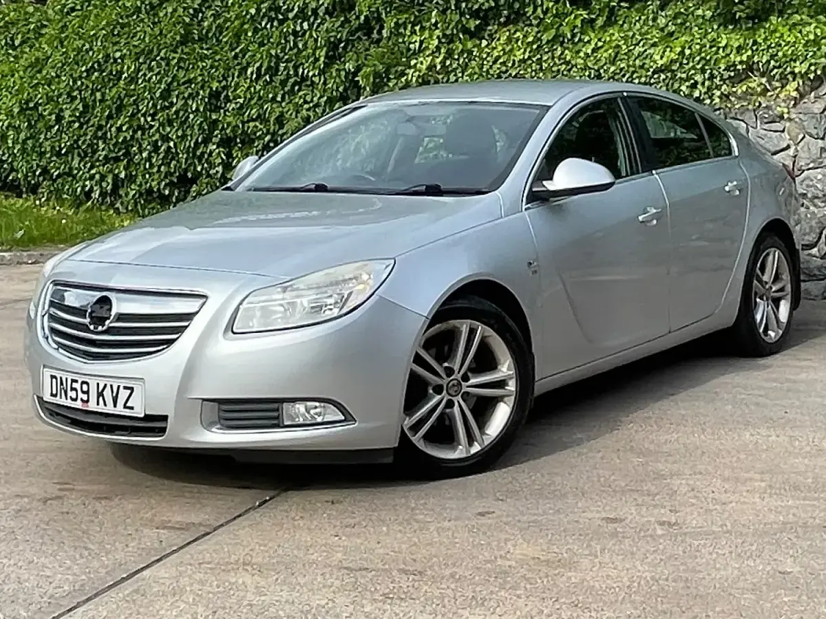 Used Vauxhall Insignia SRi 160 HP (117 kW) 2009 Silver Hatchback