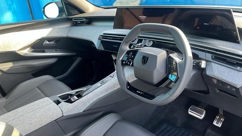 Used Peugeot e-3008 GT 152 kW (207 HP) 2025 White SUV