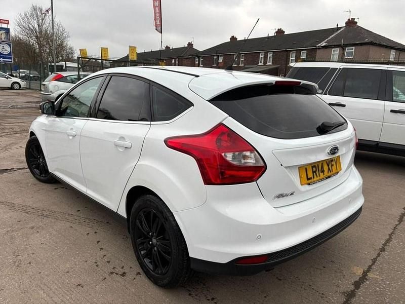 Used Ford Focus Titanium 115 HP (84 kW) 2014 White Hatchback