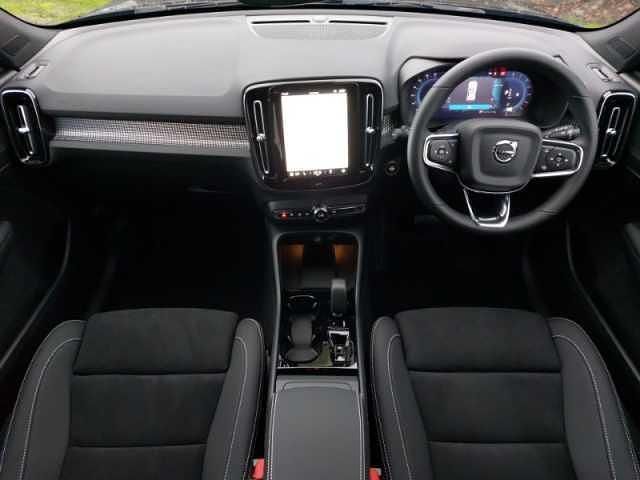 New Volvo XC40 Plus 161 HP (118 kW) 2025 SUV