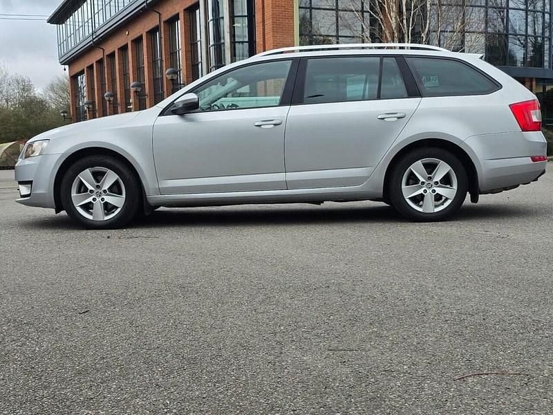Used Skoda Octavia SE 105 HP (77 kW) 2013 Silver Estate