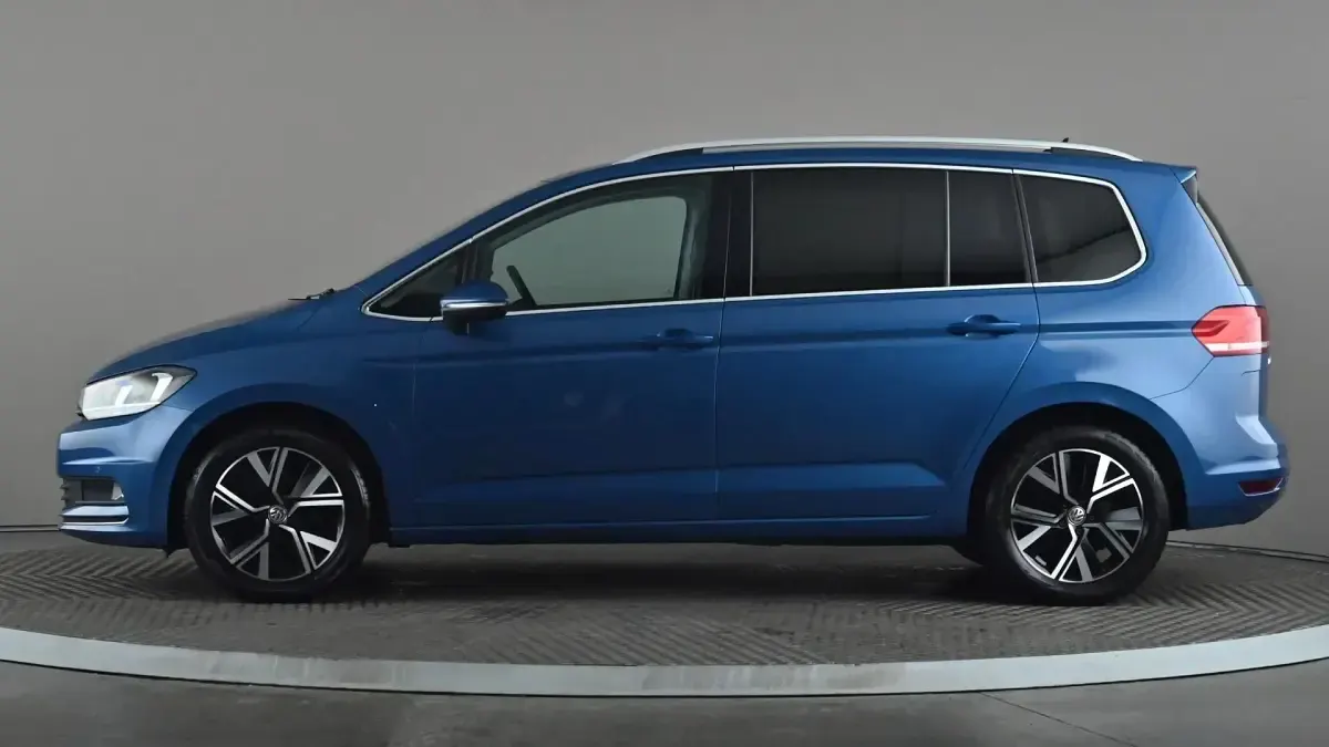 Begagnad VW Touran SEL 150 HK (110 kW) 2020 Blå Minibuss
