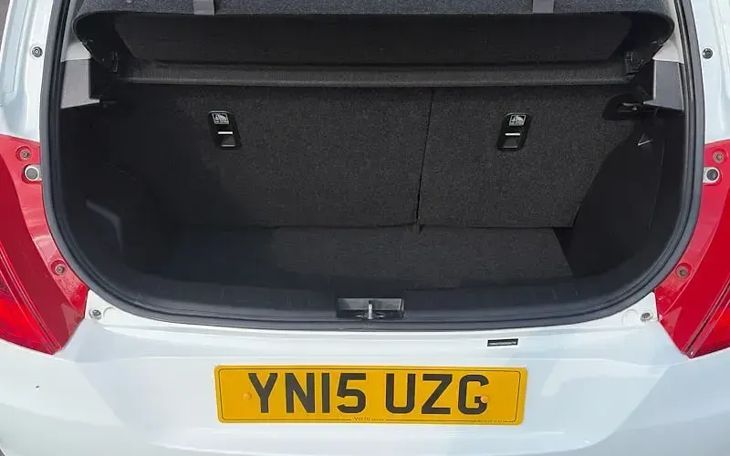 Used Suzuki Swift 94 HP (69 kW) 2015 White Hatchback