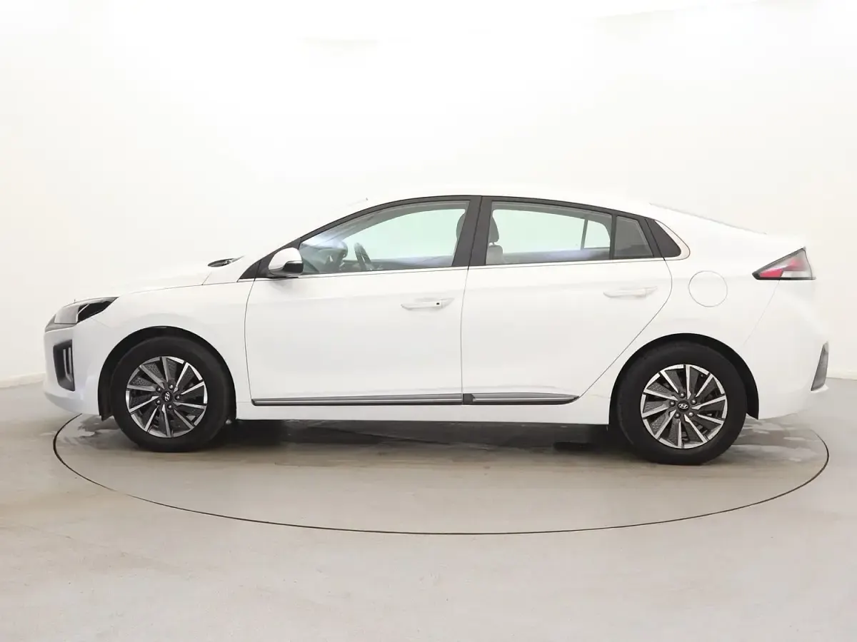 Used Hyundai Ioniq Premium 100 kW (136 HP) 2022 White Hatchback