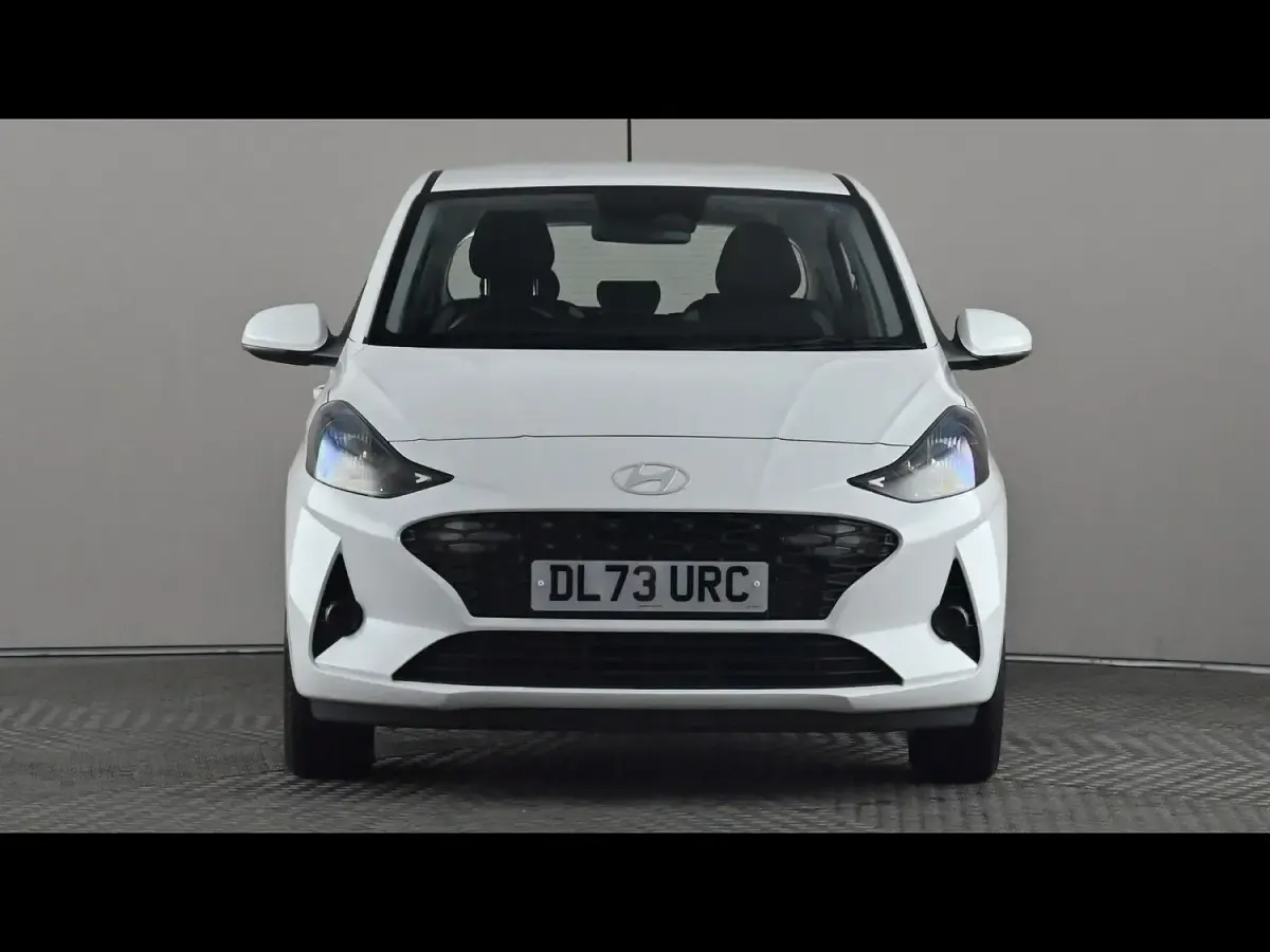 Used Hyundai i10 Advanced 2023 White Hatchback