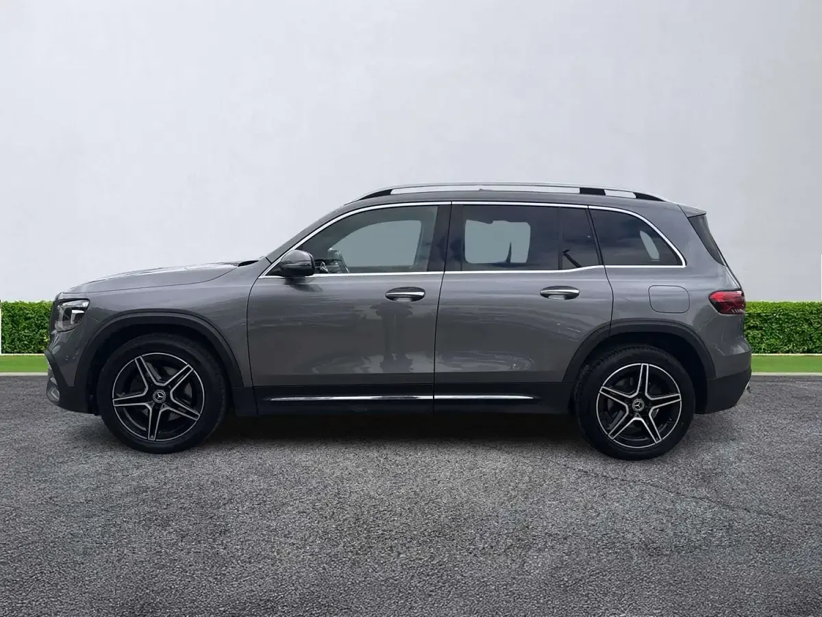 Begagnad Mercedes GLB200 AMG Line Premium 2023 Grå SUV