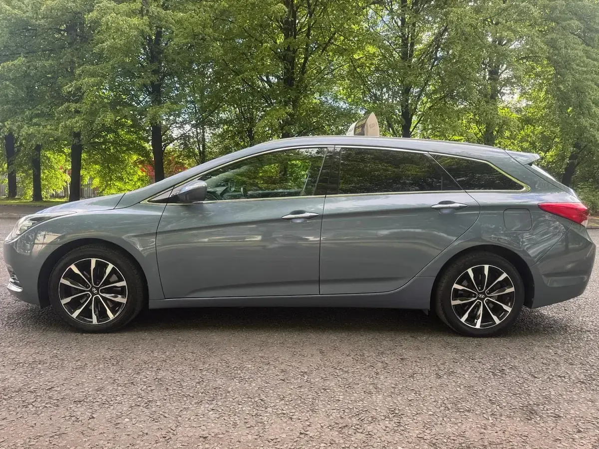 Used Hyundai i40 SE 141 HP (103 kW) 2018 Blue Estate