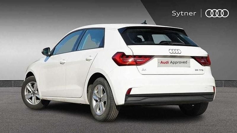 Begagnad Audi A1 Design 94 HK (69 kW) 2023 Vit SUV