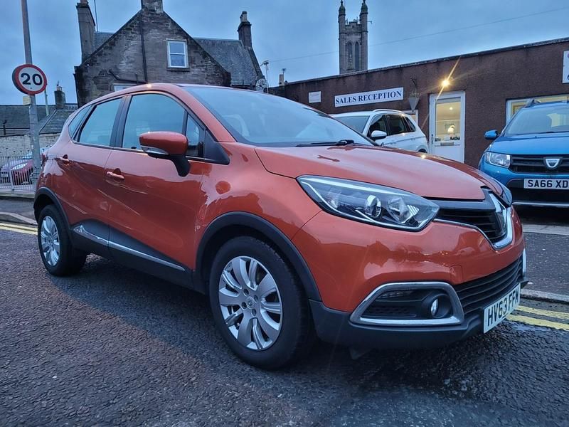 Used Renault Captur Expression+ 90 HP (66 kW) 2013 Orange SUV