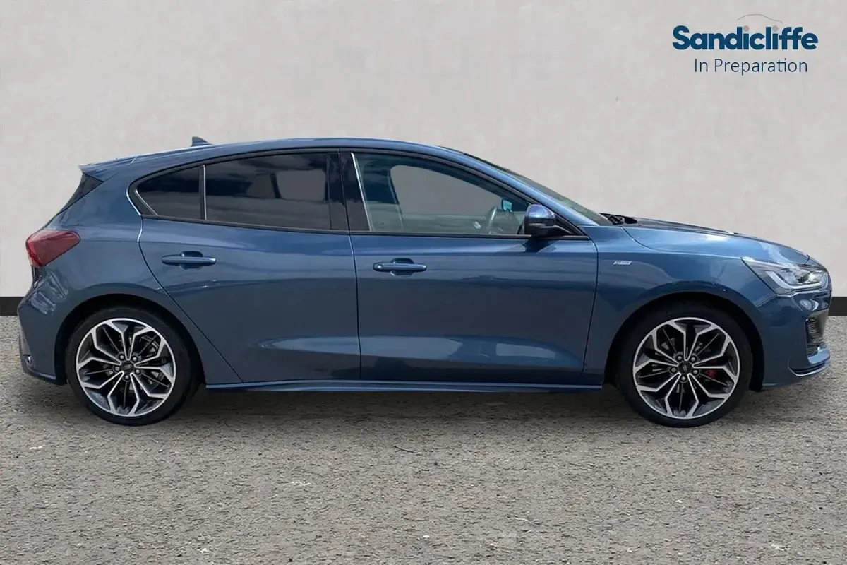 Used Ford Focus ST-Line X 155 HP (114 kW) 2023 Blue Hatchback