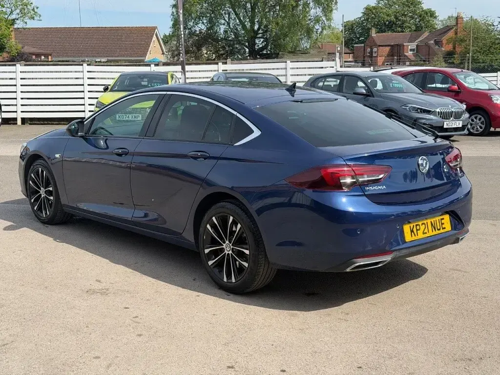 Used Vauxhall Insignia Ultimate 200 HP (147 kW) 2021 Blue Hatchback