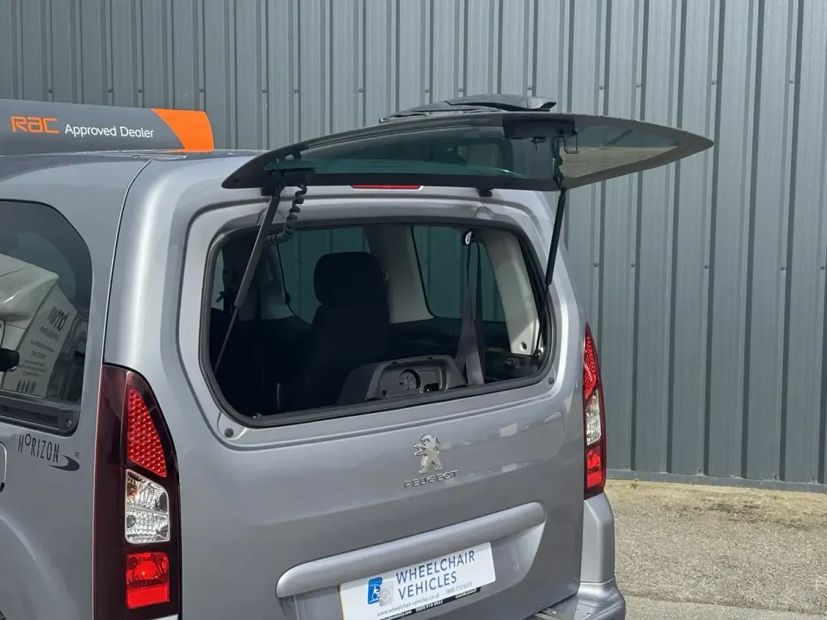 Used Peugeot Partner Tepee Active 98 HP (72 kW) 2017 Grey MPV