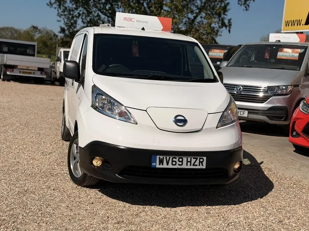 Begagnad Nissan e-NV200 Tekna 80 kW (109 HK) 2019 Vit Minibuss