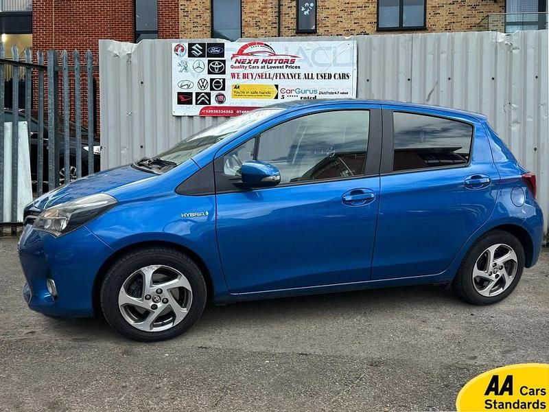 Used Toyota Yaris Hybrid 2016 Blue Hatchback