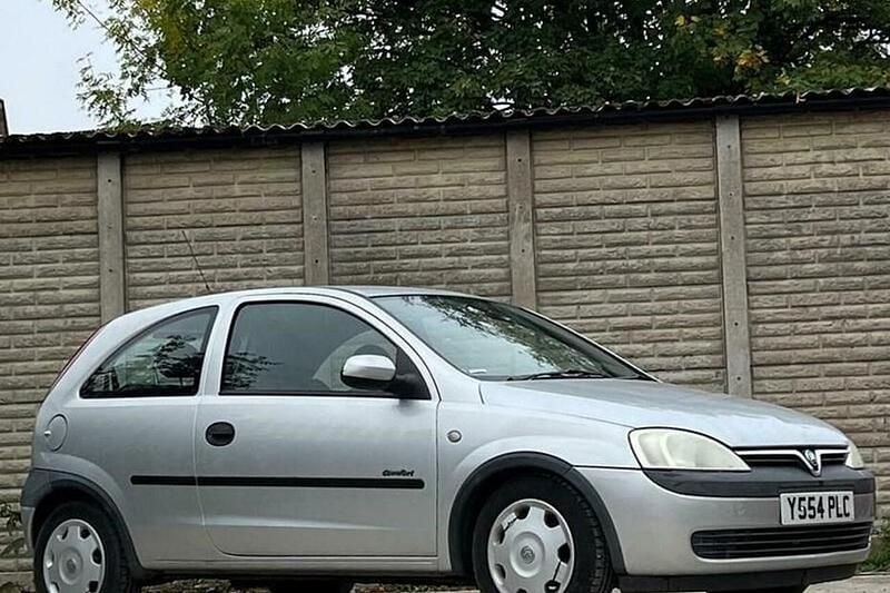 Used Vauxhall Corsa Comfort 75 HP (55 kW) 2001 Silver Hatchback