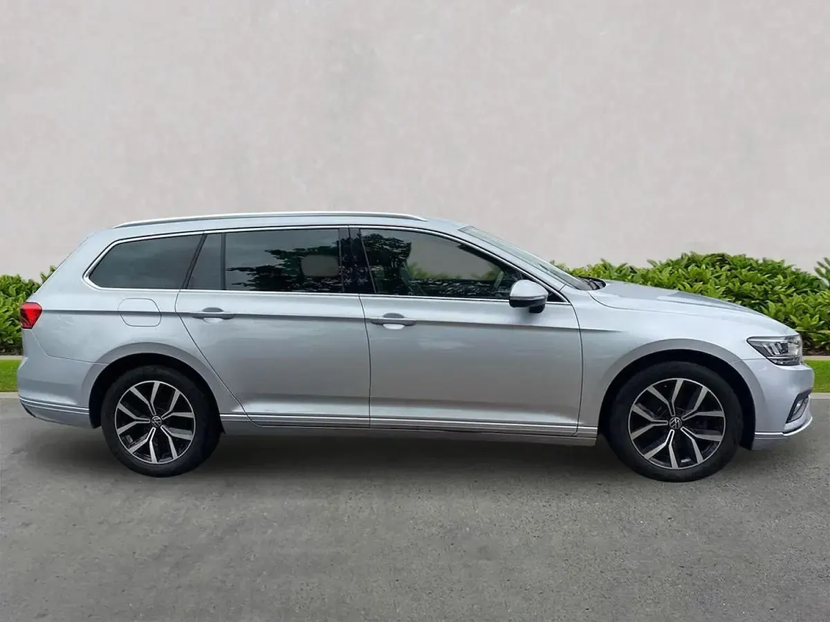 Used VW Passat SEL 150 HP (110 kW) 2023 Silver Estate