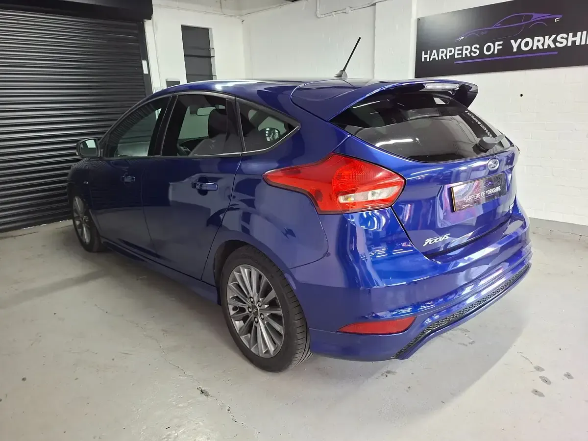 Used Ford Focus ST-Line 140 HP (102 kW) 2018 Blue Hatchback