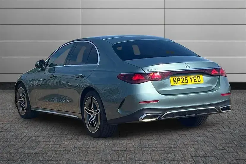 Used Mercedes E200 Advanced 204 HP (150 kW) 2025 Verde silver Sedan