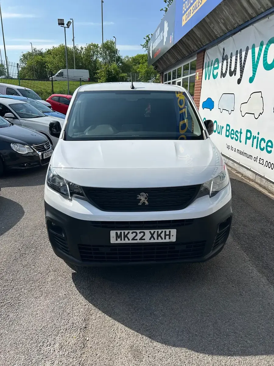 Begagnad Peugeot Partner 131 HK (96 kW) 2022 Vit Minibuss