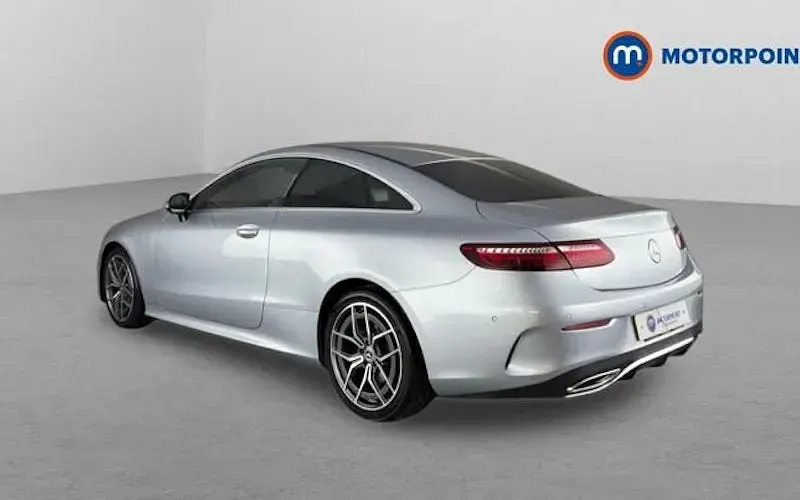 Usado Mercedes E300 AMG Line Premium 258 HP (189 kW) 2023 Coupé