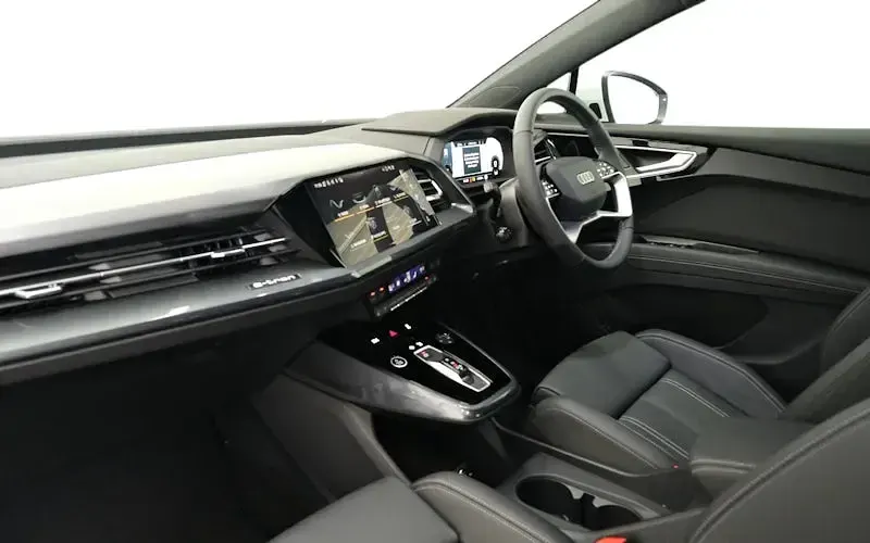 Neu Audi Q4 e-tron S-Line 150 kW (204 PS) 2026 SUV