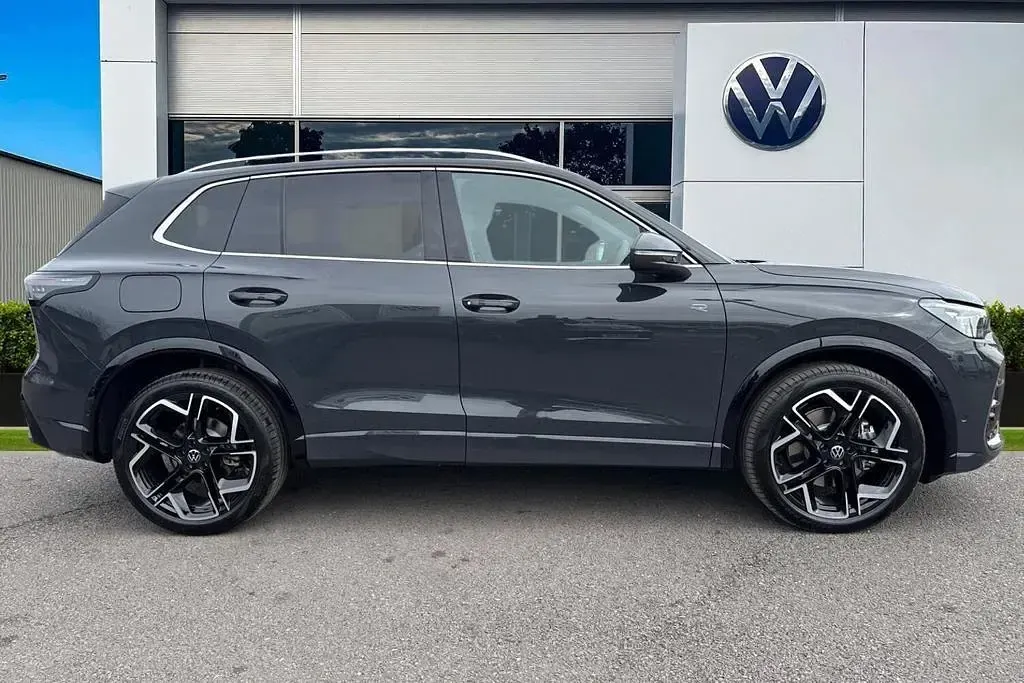 Used VW Tiguan R-line 150 HP (110 kW) 2025 Grey SUV