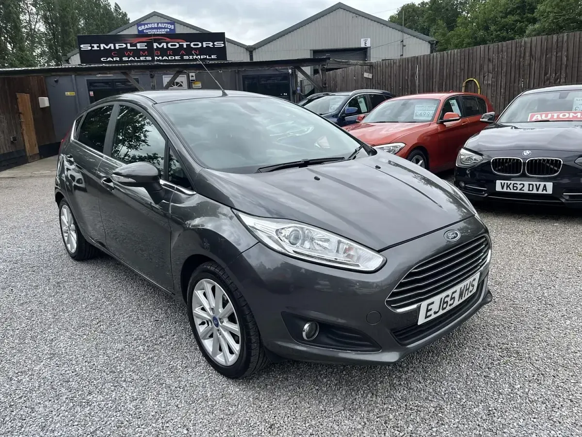 Used Ford Fiesta Titanium 105 HP (77 kW) 2015 Grey Hatchback