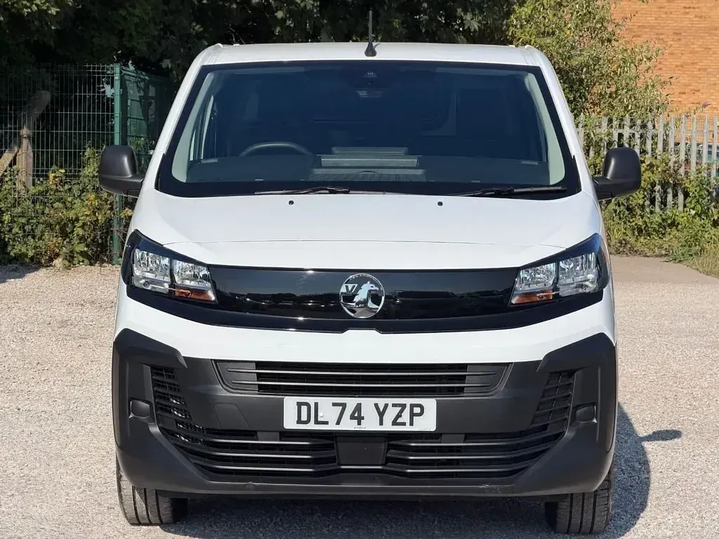 Used Vauxhall Vivaro S 120 HP (88 kW) 2024 White MPV