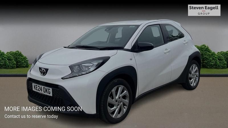 Used Toyota Aygo X PURE 72 HP (52 kW) 2024 White SUV