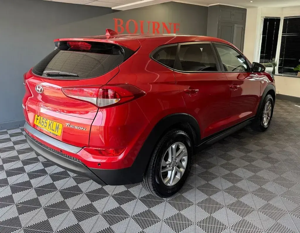 Used Hyundai Tucson 177 HP (130 kW) 2016 Red SUV
