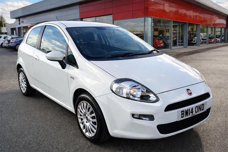 Used Fiat Punto Pop 69 HP (50 kW) 2014 White Hatchback