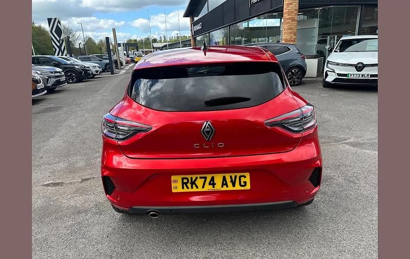 Used Renault Clio V Techno 90 HP (66 kW) 2024 Flame red  Hatchback
