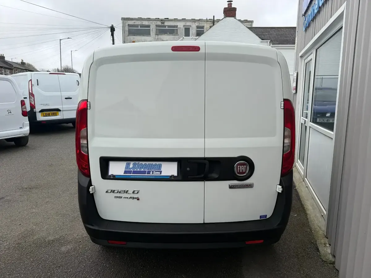 Used Fiat Doblò 2017 White MPV