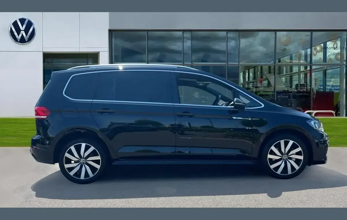 Used VW Touran R-line 150 HP (110 kW) 2025 Black MPV