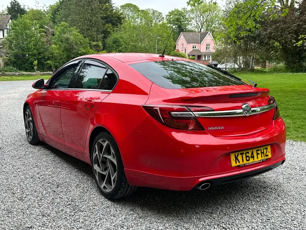 Used Vauxhall Insignia SRi 163 HP (119 kW) 2015 Red Hatchback