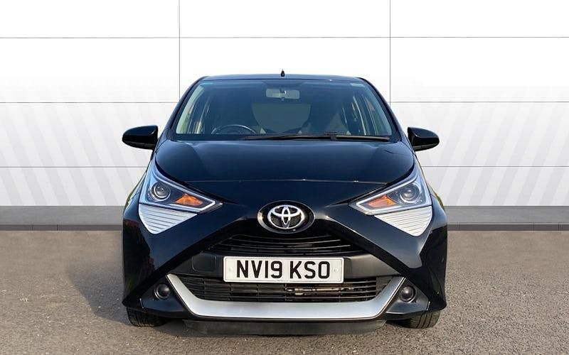 Used Toyota Aygo X-play 72 HP (52 kW) 2020 Hatchback