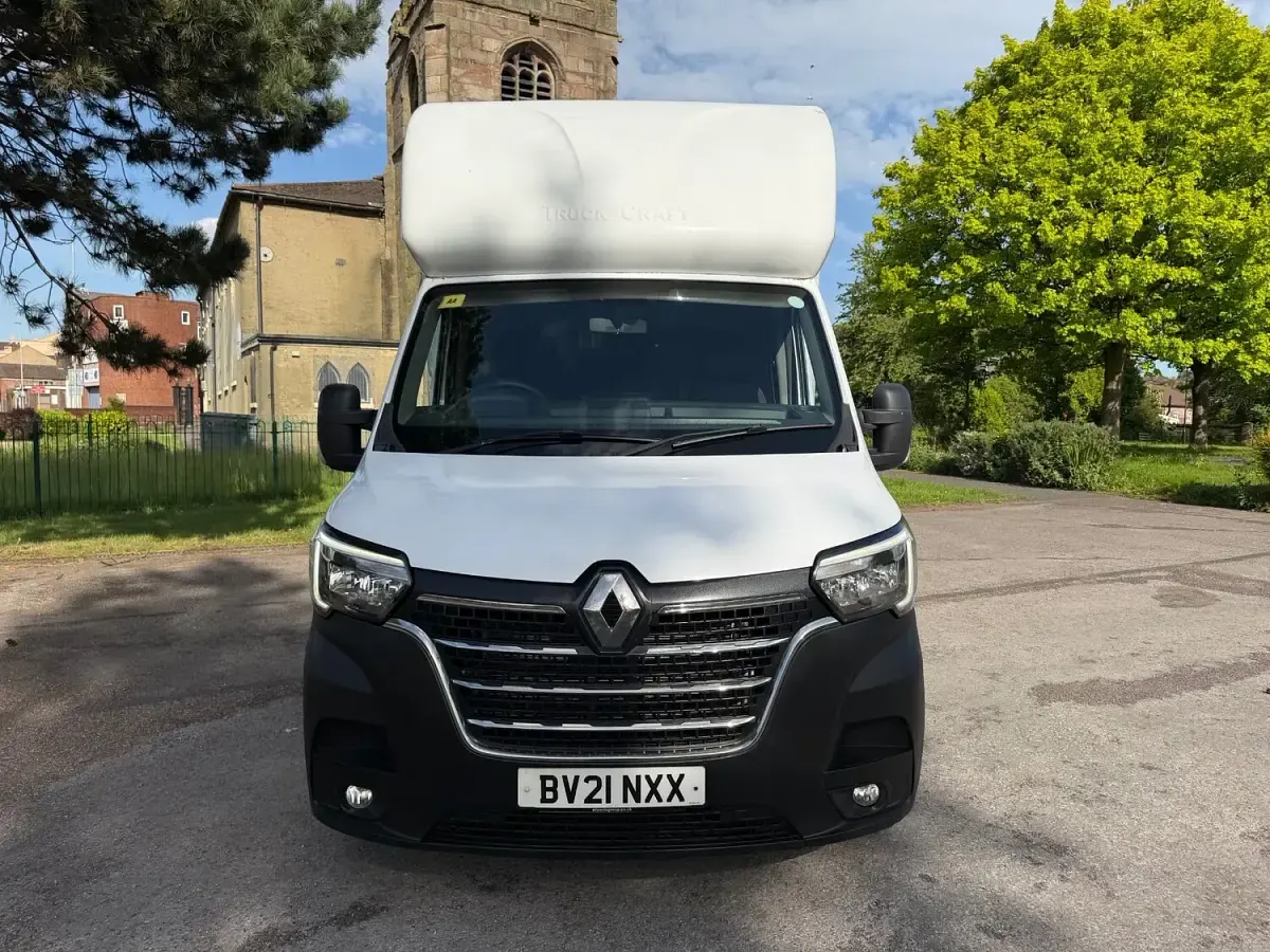Used Renault Master Komfort 145 HP (106 kW) 2021 White MPV
