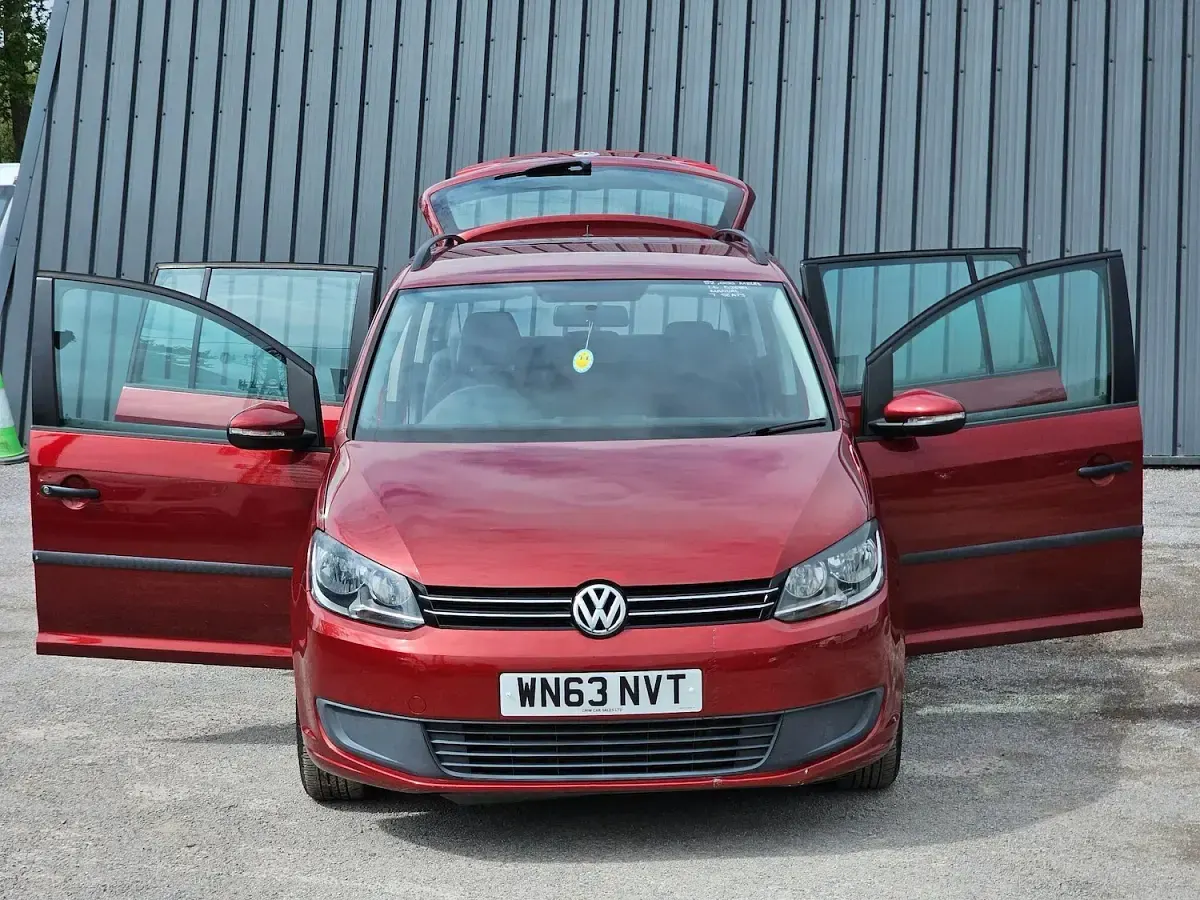 Used VW Touran S 105 HP (77 kW) 2013 Red MPV