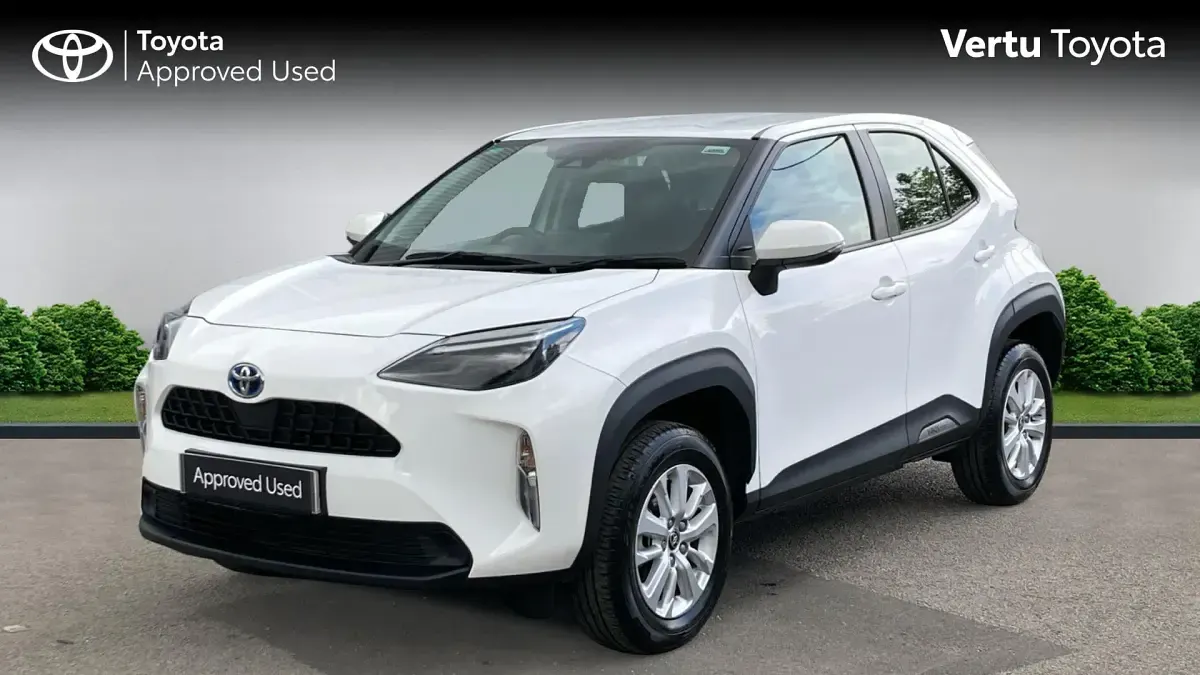 Used Toyota Yaris Hybrid 116 HP (85 kW) 2024 Pure white Estate