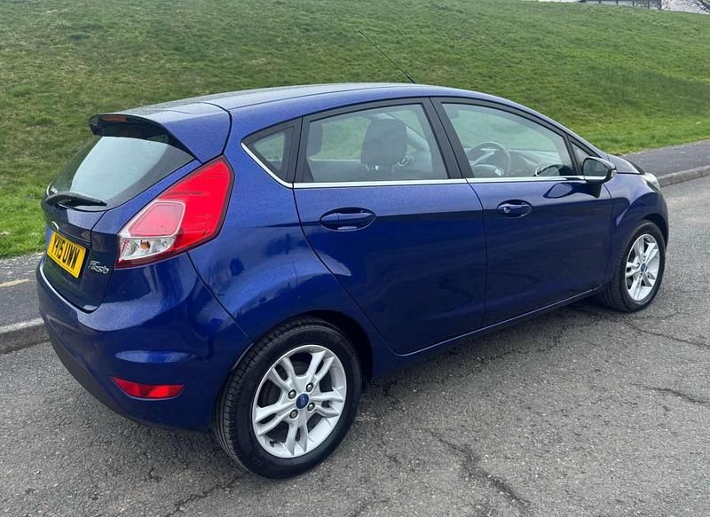 Used Ford Fiesta Zetec 75 HP (55 kW) 2015 Blue Hatchback