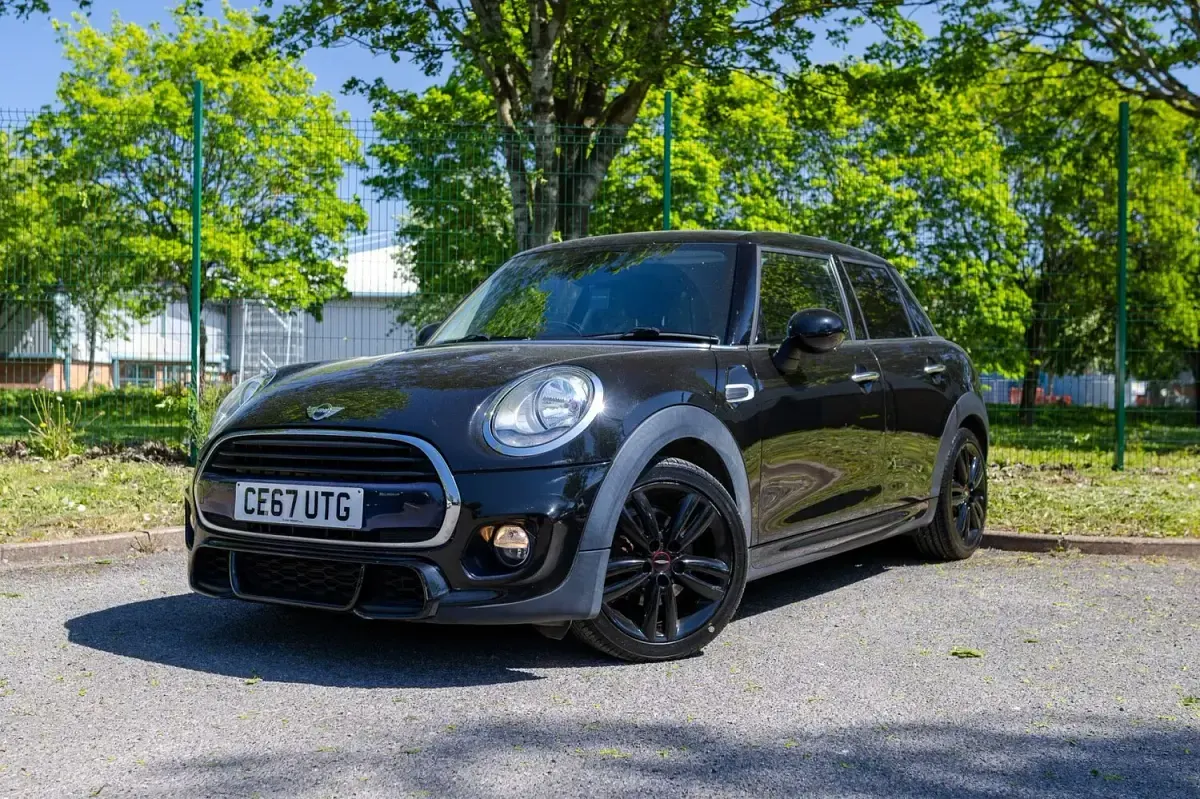 Used Mini Cooper Hatch 136 HP (100 kW) 2017 Black Hatchback