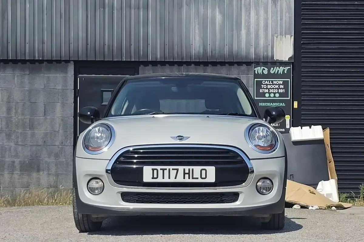 Used Mini Cooper D Hatch 116 HP (85 kW) 2017 Silver Hatchback