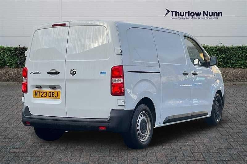 Used Vauxhall Vivaro 120 HP (88 kW) 2023 White MPV