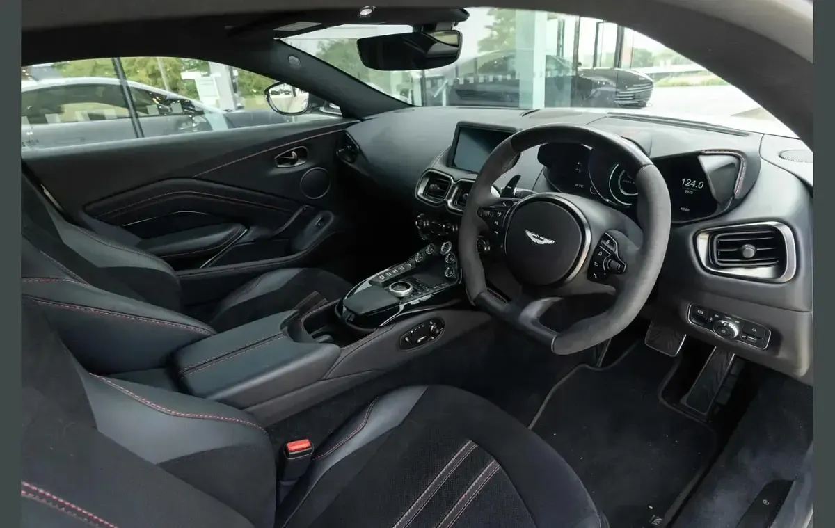 Used Aston Martin Vantage 502 HP (369 kW) 2022 Silver Coupe