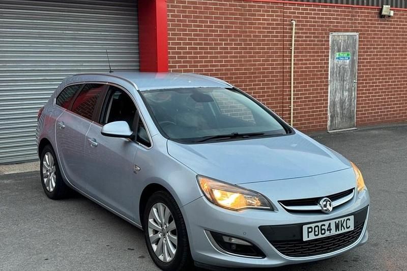 Silver Used 2014 Vauxhall Astra Elite Estate | £1,995 (Fair price) - Image 1/1
