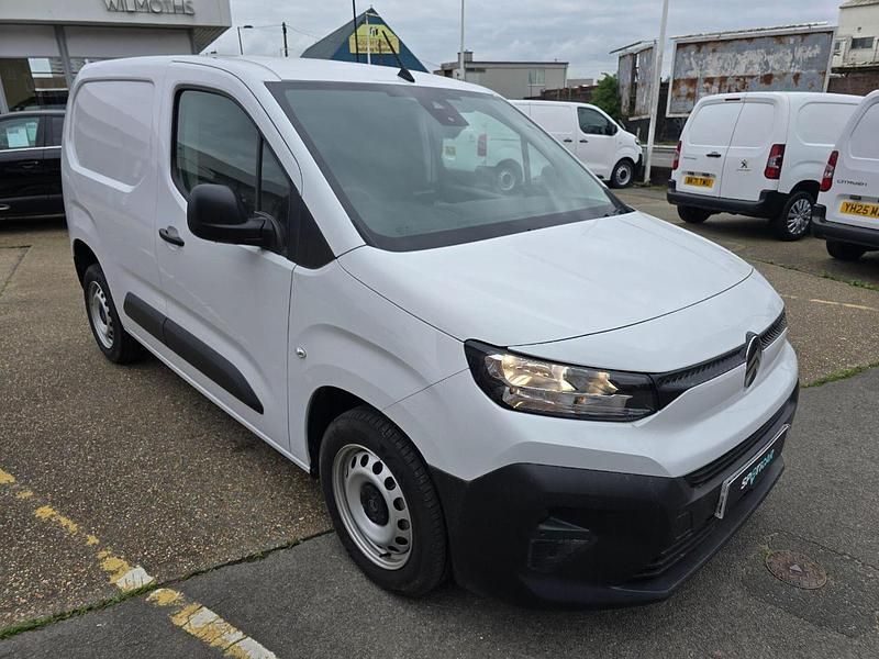 Usado Citroën Berlingo 101 HP (74 kW) 2025 Branco Monovolume