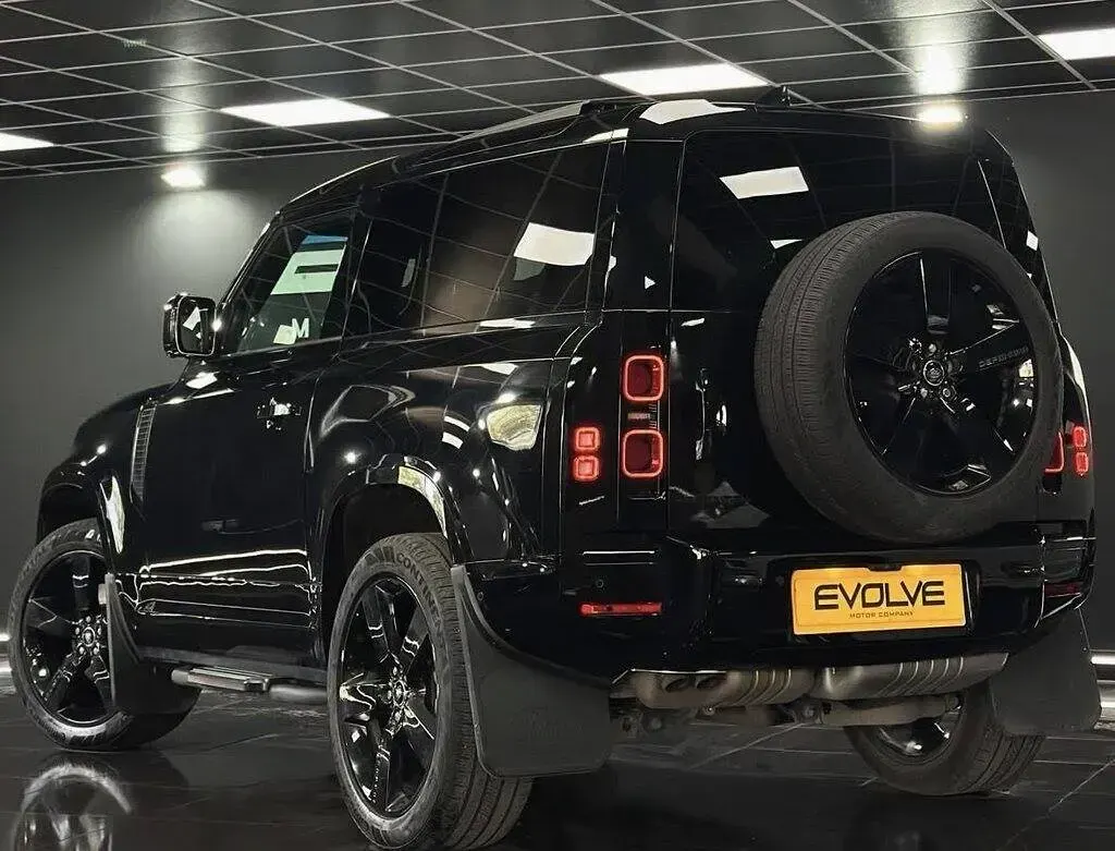 Used Land Rover Defender HSE Dynamic 250 HP (183 kW) 2025 Black SUV
