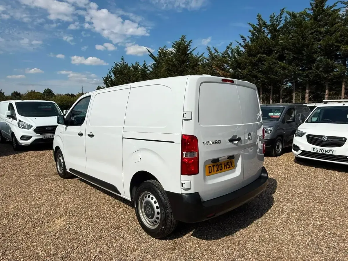 Used Vauxhall Vivaro S 100 HP (73 kW) 2023 White MPV