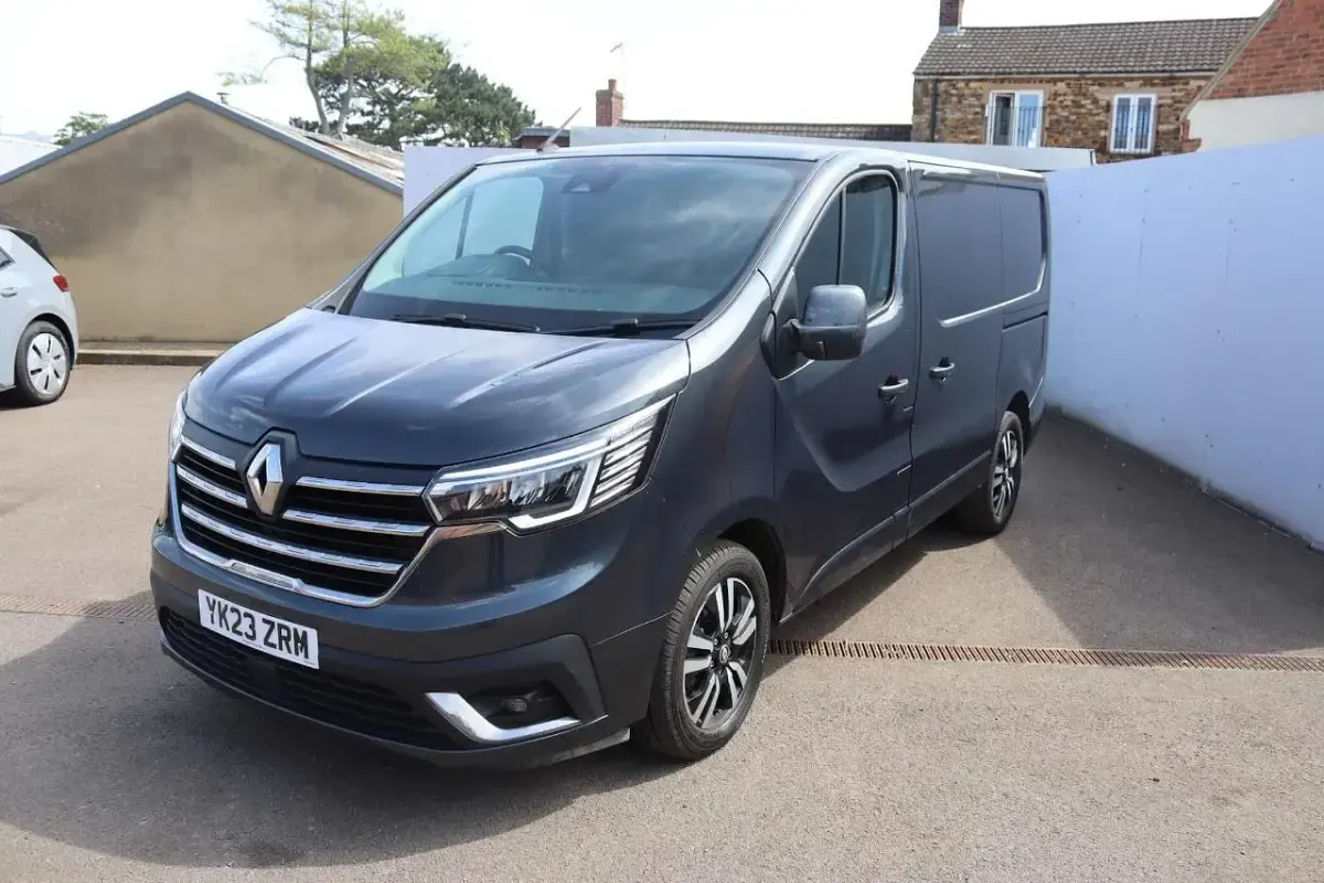 Used Renault Trafic 168 HP (123 kW) 2023 Grey